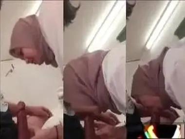 Bokep Jilbab Main Belakang Saat Istirahat Sekolah poster